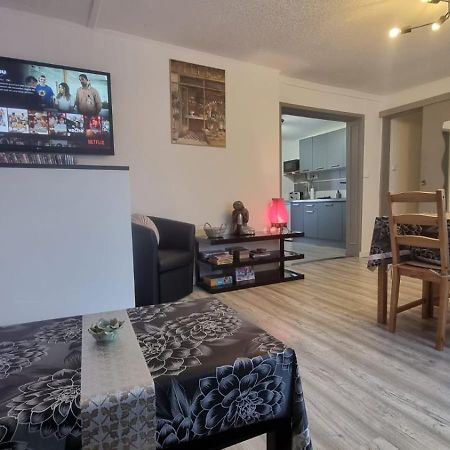 Appartement Rethel - Netflix - Marc & Cecile Bagian luar foto